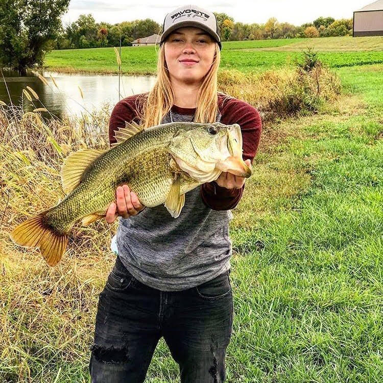 Bailey Kern Snags Beautiful Bass - TLO Outdoors