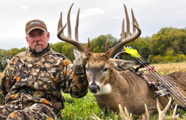 Don Higgins Tracks Down a Monster Buck - TLO Outdoors